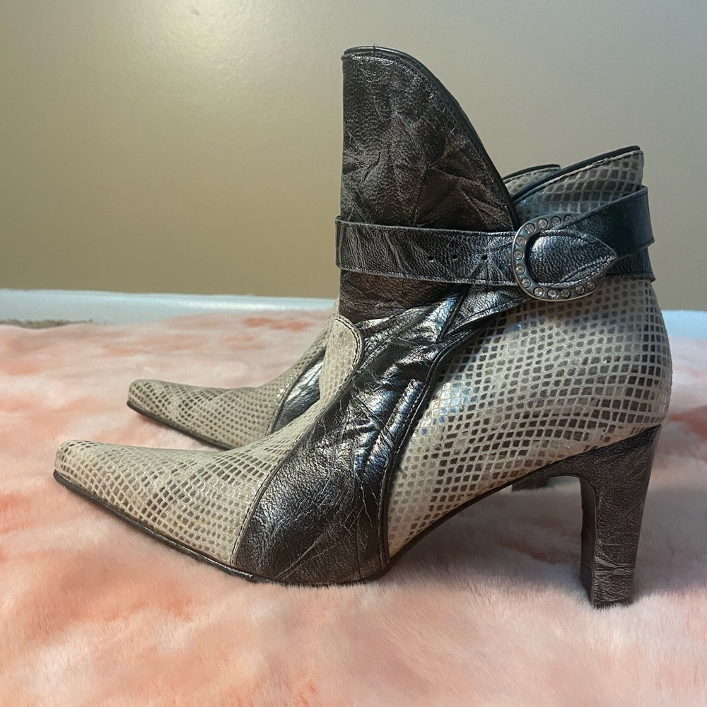 ❤️ Dos de Oro Boots - Picture 10 of 16